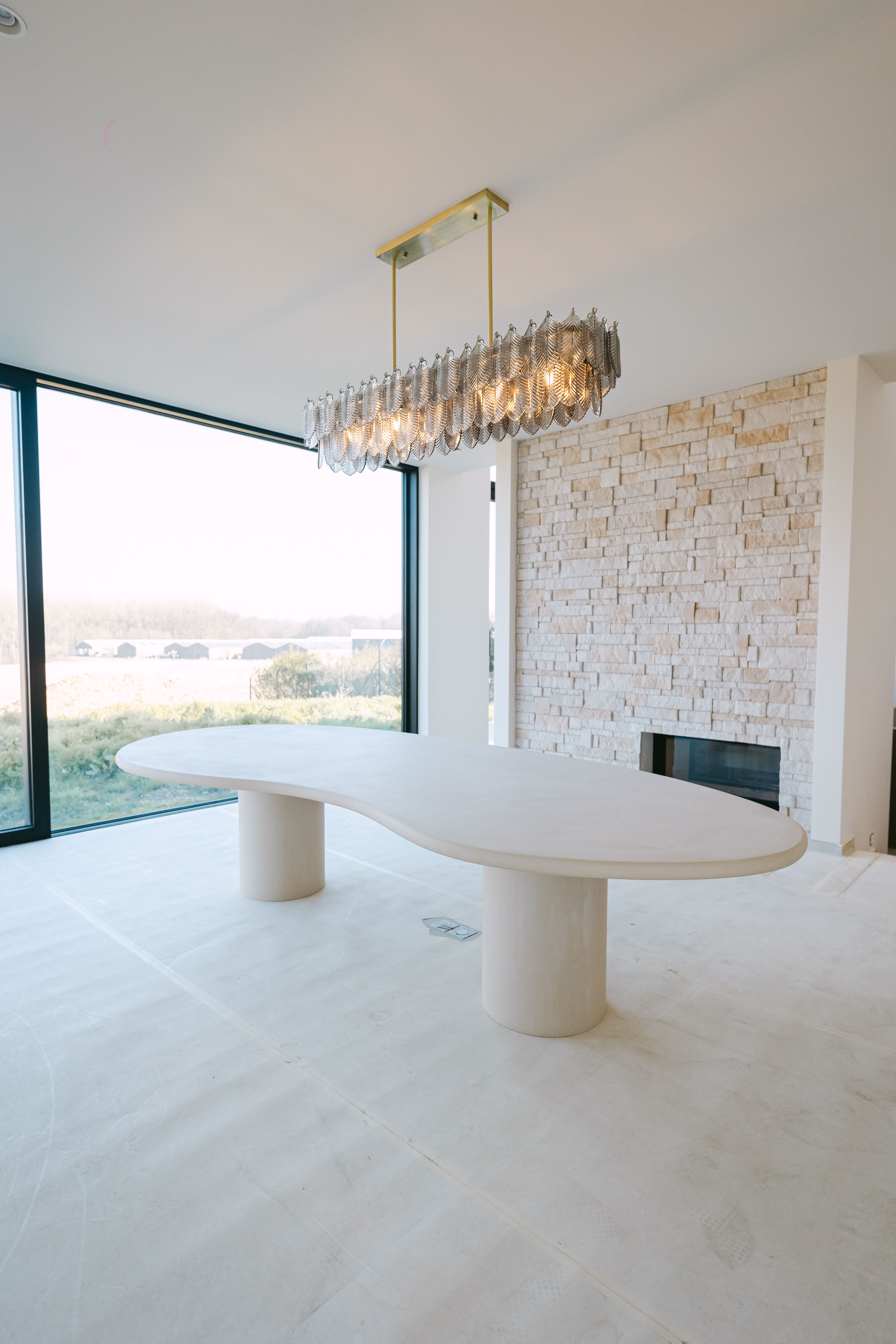 Collaboration architecte intérieur et atelier Nuage pour une table en mortex sur mesure
