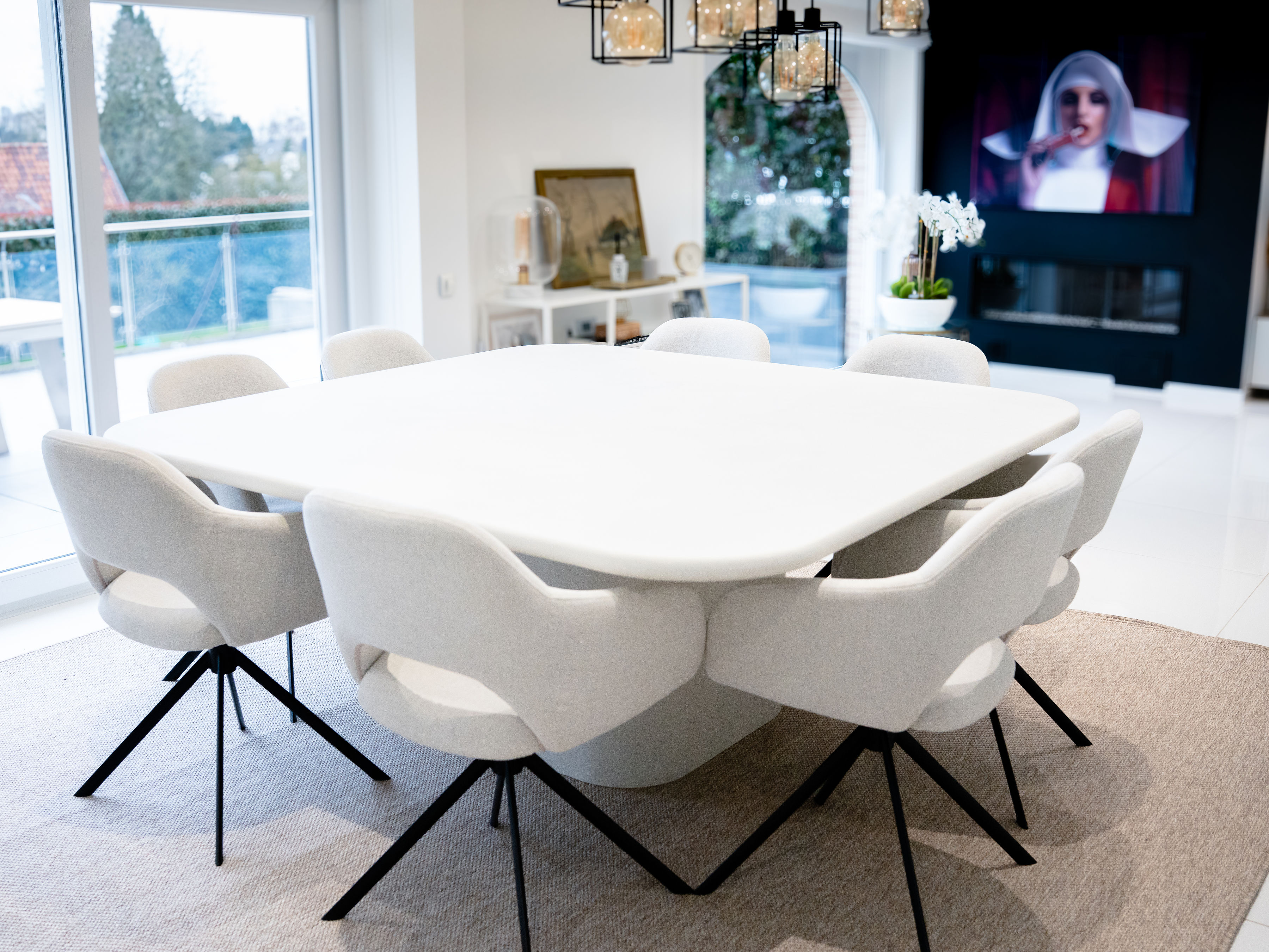Table en mortex béton ciré mobilier artisanal made in Belgium atelier Nuage Waterloo
